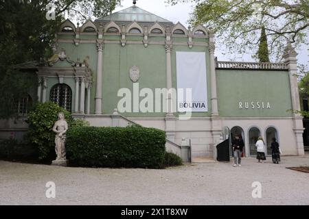 Italia, Venezia, 17 aprile 2024: Il padiglione della Russia quest'anno è stato prestato alla Bolivia durante la 60a Biennale d'Arte di Venezia a Venezia il 17 aprile 2024. La 60a Mostra Internazionale d'Arte sarà aperta al pubblico dal 20 aprile al 24 novembre e sarà intitolata "Strangers Everywhere". Venezia, Italia foto © Ottavia da Re/sintesi/Alamy Live News Foto Stock