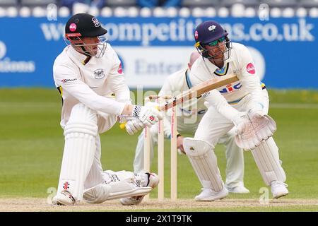 Bristol, Regno Unito, 15 aprile 2024. L'Ollie Price del Gloucestershire batte durante la partita del Vitality County Championship al Seat Unique Stadium di Bristol. Foto Stock