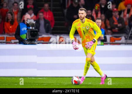 AMSTERDAM, PAESI BASSI - 22 MARZO: Il portiere scozzese Angus Gunn dribbla con la palla durante l'amichevole tra Paesi Bassi e Scozia a. Foto Stock