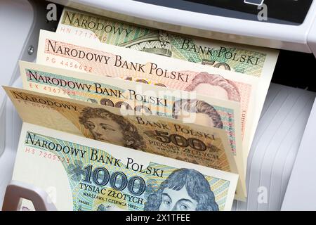 Vecchio denaro polacco - Zloty in una macchina di conteggio Foto Stock