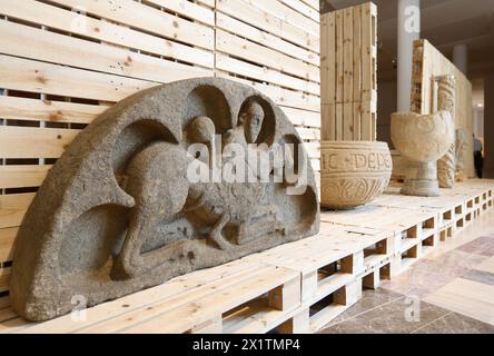 Tímpano de San Xo·n de Palmou 1150-1160 CA, Gallaecia Petrea Exhibition, Museum, Cidade da Cultura de Galicia, città della cultura della Galizia, Santiago de Compostela, provincia di Coruña, Galizia, Spagna. Foto Stock