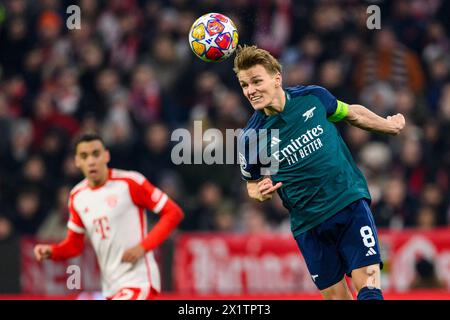 17 aprile 2024, Baviera, Monaco di Baviera: Calcio: Champions League, Bayern Monaco - FC Arsenal, round a eliminazione diretta, quarti di finale, andata e ritorno, Allianz Arena. Martin Ødegaard (r) dell'Arsenal in azione. Foto: Tom Weller/dpa Foto Stock