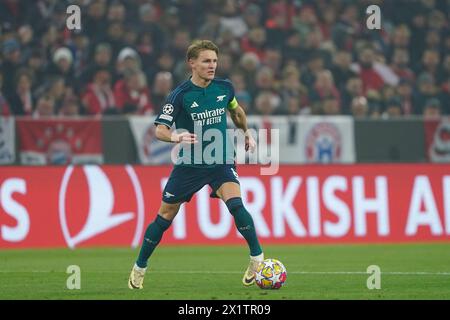 Monaco, Germania, 17 aprile 2024: Martin Odegaard (8 Arsenale) controlla la palla durante la partita di calcio dei quarti di finale di UEFA Champions League tra il Bayern Monaco e l'Arsenal FC all'Allianz Arena di Monaco, Germania. (Daniela Porcelli/SPP) Foto Stock