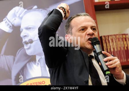 Roma, Italia. 18 aprile 2024. Cateno De Luca presenta i candidati della lista LIBERT&#xc0; per le prossime elezioni europee, evento tenutosi a Roma, Gioved&#xec;, 18 aprile 2024 (foto Mauro Scrobogna/LaPresse) Cateno De Luca presenta i candidati della lista DI LIBERTÀ per le prossime elezioni europee, evento che si terrà giovedì, aprile, 18 2024. (Foto di Mauro Scrobogna/LaPresse) credito: LaPresse/Alamy Live News Foto Stock