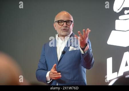 Miami, Stati Uniti. 17 aprile 2024. MIAMI, FLORIDA - 17 APRILE: Manuel Abud, CEO della Latin Recording Academy, parla sul palco durante la 25a edizione del Latin GRAMMY Awards® annuncio ufficiale il 17 aprile 2024 a Miami, Florida. (Foto di JL/Sipa USA) credito: SIPA USA/Alamy Live News Foto Stock