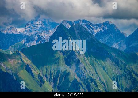 Vista da Wildengundkopf, 2238 m da Hoefats 2259 m, Allgaeu Alps, Allgaeu, Baviera, Germania Foto Stock
