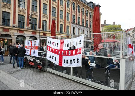 Francia. 18 aprile 2024. © PHOTOPQR/VOIX DU NORD/PASCAL BONNIERE ; 18/04/2024 ; LILLE 18.04.2024 sport - football - ambiance chez les supporter d Aston Villa a Lille . FOTO PASCAL BONNIERE/LA VOIX DU NORD Lille, Francia, 18 aprile 2024 calcio/Aston Villa tifosi a Lille credito: MAXPPP/Alamy Live News Foto Stock