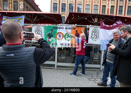 Francia. 18 aprile 2024. © PHOTOPQR/VOIX DU NORD/PASCAL BONNIERE ; 18/04/2024 ; LILLE 18.04.2024 sport - football - ambiance chez les supporter d Aston Villa a Lille . FOTO PASCAL BONNIERE/LA VOIX DU NORD Lille, Francia, 18 aprile 2024 calcio/Aston Villa tifosi a Lille credito: MAXPPP/Alamy Live News Foto Stock