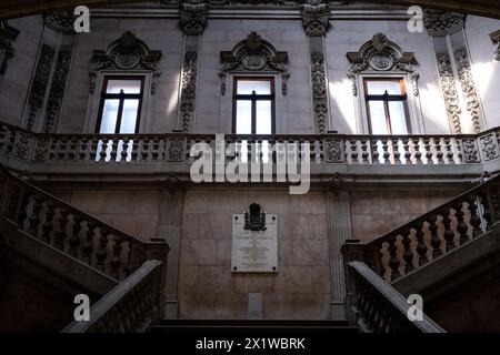 Scalinata nobile del Palacio da Bolsa, un palazzo neoclassico che ospita l'Associacao Comercial do Porto Institution, nel nord del Portogallo l'8 maggio 20 Foto Stock