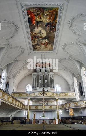 Affreschi di loft e soffitto, chiesa della Santissima Trinità, Kaufbeuern, Allgaeu, Svevia, Baviera, Germania Foto Stock