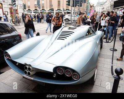 Milano, Italia. 18 aprile 2024. Milano - Argentine Design Initiative a la Martina per la Milano Design Week, Fuorisalone, Salone del Mobile Brera Design District, nella foto Car Pagani Huayra coda lunga in corso Garibaldi, 1 solo utilizzo editoriale Credit: Independent Photo Agency/Alamy Live News Foto Stock