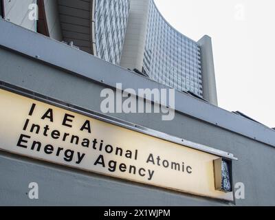 Vienna, Austria, Austria. 16 aprile 2024. Firma dell'Agenzia internazionale per l'energia atomica o dell'AIEA presso le Nazioni Unite di Vienna. (Credit Image: © Bianca Otero/ZUMA Press Wire) SOLO PER USO EDITORIALE! Non per USO commerciale! Foto Stock