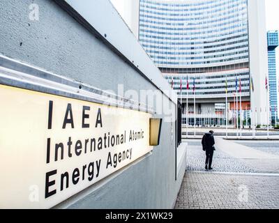 Vienna, Austria, Austria. 16 aprile 2024. Firma dell'Agenzia internazionale per l'energia atomica o dell'AIEA presso le Nazioni Unite di Vienna. (Credit Image: © Bianca Otero/ZUMA Press Wire) SOLO PER USO EDITORIALE! Non per USO commerciale! Foto Stock