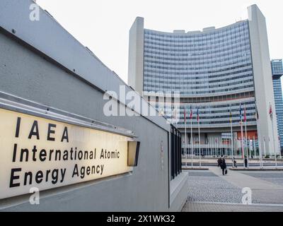 Vienna, Austria, Austria. 16 aprile 2024. Firma dell'Agenzia internazionale per l'energia atomica o dell'AIEA presso le Nazioni Unite di Vienna. (Credit Image: © Bianca Otero/ZUMA Press Wire) SOLO PER USO EDITORIALE! Non per USO commerciale! Foto Stock