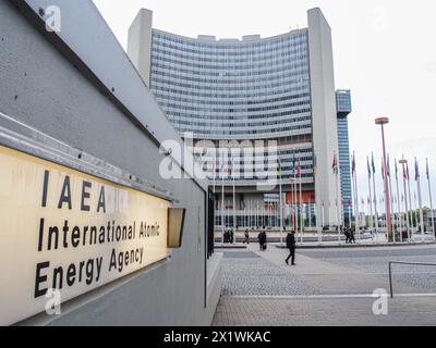 Vienna, Austria, Austria. 16 aprile 2024. Firma dell'Agenzia internazionale per l'energia atomica o dell'AIEA presso le Nazioni Unite di Vienna. (Credit Image: © Bianca Otero/ZUMA Press Wire) SOLO PER USO EDITORIALE! Non per USO commerciale! Foto Stock