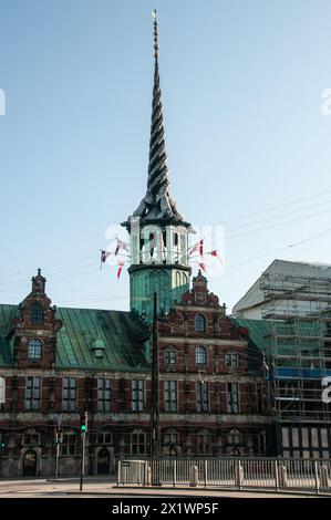 Intorno a Copenhagen - Borsen - famosa guglia - ex edificio della Borsa Foto Stock