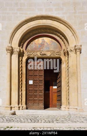 Portale della Chiesa di San Vito. L'Aquila. Abruzzo. Italia Foto Stock