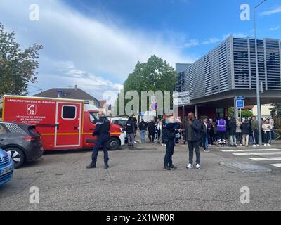 © Antoine Balandra/radio France/Maxppp - Antoine Balandra/radio France/Maxppp, x 18/04/2024Deux enfants ont été agressés près d'une école et d'un parc à Souffelweyersheim (Bas-Rhin) en Alsace. Souffelweyersheim, Francia, 18 aprile 2024 due ragazze, di 6 e 11 anni, attaccate con un coltello vicino a una scuola, una sospettata è stata arrestata. I bambini delle scuole si riuniscono con le loro famiglie poco dopo le 16 a Souffelweyersheim. *** Didascalia locale *** France Bleu Alsace ( FB Elsass) credito: MAXPPP/Alamy Live News Foto Stock