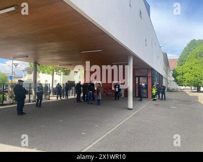 © Antoine Balandra/radio France/Maxppp - Antoine Balandra/radio France/Maxppp, x 18/04/2024Deux enfants ont été agressés près d'une école et d'un parc à Souffelweyersheim (Bas-Rhin) en Alsace. Souffelweyersheim, Francia, 18 aprile 2024 due ragazze, di 6 e 11 anni, attaccate con un coltello vicino a una scuola, una sospettata è stata arrestata. I bambini delle scuole si riuniscono con le loro famiglie poco dopo le 16 a Souffelweyersheim. *** Didascalia locale *** France Bleu Alsace ( FB Elsass) credito: MAXPPP/Alamy Live News Foto Stock