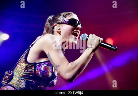 Concerto di musica della cantante italiana - ANGELINA MANGO - PARE una PAZIA ANGELINA MANGO durante ANGELINA MANGO - PARE una PAZIA, concerto di musica della cantante italiana a MILANO, Italia, 17 aprile 2024 MILANO FABRIQUE MILANO Italia Copyright: XMassimilianoxDixStefanox/xLiveMediax LPM 1314452 Foto Stock