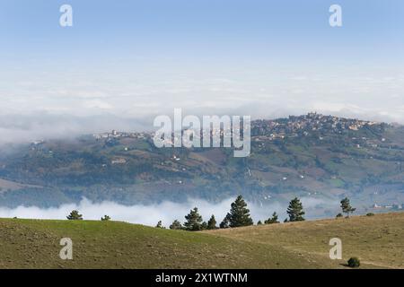 Vista sul villaggio. Cupramontana. Marche. Italia Foto Stock