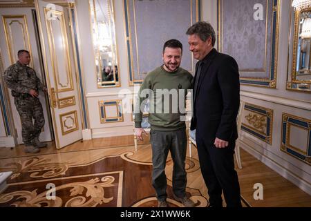 Kiev, Ucraina. 18 aprile 2024. Il ministro federale dell'economia e della protezione del clima Robert Habeck (Alleanza 90/Verdi) visiterà la Polonia, l'Ucraina e la Repubblica moldova dal 17 al 19 aprile 2024. Kiev, 18 aprile 2024. Conversazione con Volodymyr Selenskyi, presidente dell'Ucraina credito: dpa/Alamy Live News Foto Stock