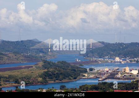 Maestoso Ponte Centennial sul Canale di Panama Foto Stock