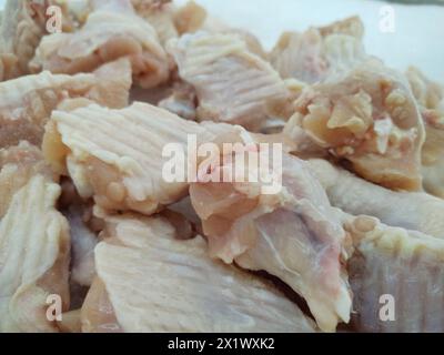 Ali di pollo congelate in vendita nei supermercati Foto Stock