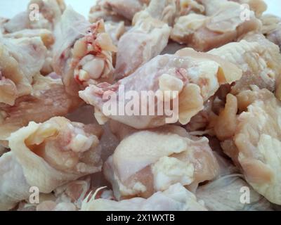 Ali di pollo congelate in vendita nei supermercati Foto Stock