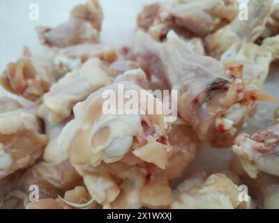 Ali di pollo congelate in vendita nei supermercati Foto Stock