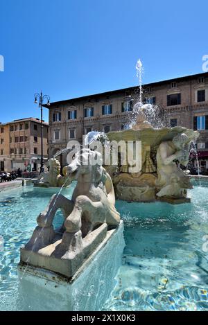 Fontana. Piazza del popolo. Pesaro. Marche. Italia Foto Stock