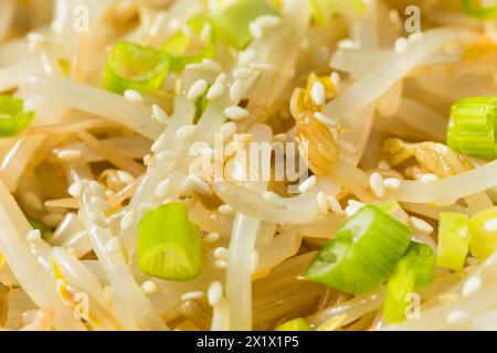 Piatto laterale coreano Mung Bean Sukjunamul Muchim Banchan Foto Stock