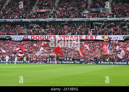 Lille, Francia. 18 aprile 2024. Tifosi e tifosi di Lille nella foto durante il turno finale di UEFA Conference League - partita di andata e ritorno nella stagione 2023-2024 tra Lille OSC e Aston Villa il 18 aprile 2024 a Lille, Francia. (Foto di David Catry/Isosport) credito: Sportpix/Alamy Live News Foto Stock