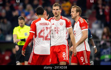 Monaco di Baviera, Germania. 17 aprile 2024. Jamal Musiala (Monaco) Leon Goretzka (Monaco) Harry Kane (Monaco) Bayern Monaco - Arsenale Londra 17.04.2024 Bay Foto Stock