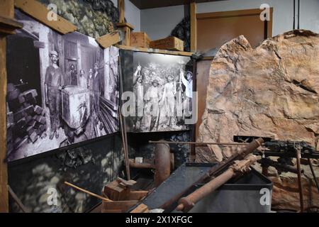 Miami, Arizona, U.S.A. 6/4/2024. Il Bullion Plaza Cultural Center & Museum è un'opera dedicata. Originariamente era una scuola di grammatica pubblica Foto Stock