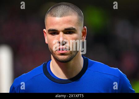 Lille, Francia. 18 aprile 2024. LILLE, FRANCIA - 18 APRILE: Lucas Chevalier di Lille OSC guarda durante i quarti di finale della seconda tappa - UEFA Europa Conference League 2023/24 partita tra Lille OSC e Aston Villa allo Stade Pierre-Mauroy il 18 aprile 2024 a Lille, Francia. (Foto di Matthieu Mirville/Agenzia BSR) credito: Agenzia BSR/Alamy Live News Foto Stock