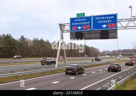 Cartello stradale lungo l'autostrada A1 vicino a Eemnes. Foto Stock