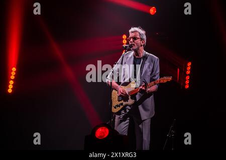 Xoel Lopez, vincitore del premio Best Pop album Award, si esibisce dal vivo ai MIN Independent Music Awards 2024, Saragozza, Spagna Foto Stock