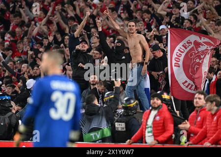 Lille, Francia. 18 aprile 2024. Tifosi e tifosi di Lille nella foto durante il turno finale di UEFA Conference League - partita di andata e ritorno nella stagione 2023-2024 tra Lille OSC e Aston Villa il 18 aprile 2024 a Lille, Francia. (Foto di David Catry/Isosport) credito: Sportpix/Alamy Live News Foto Stock