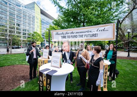 Il 18 aprile il FMI e la Banca mondiale hanno avuto il loro incontro di primavera 2024 a Washington DC Ecco alcune foto fuori dalle proteste degli incontri Foto Stock