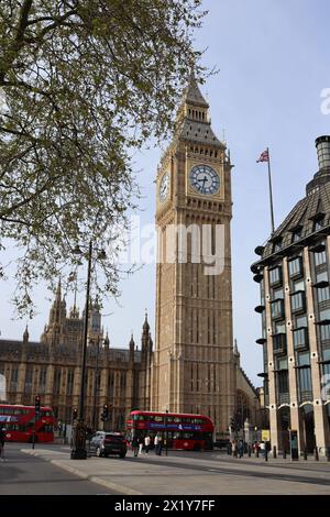 Big Ben e due autobus Foto Stock