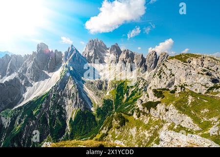 Descrizione: Vista spettacolare sul gruppo dei Cadini di Misurina al mattino. Tre Cime, Dolomiti, alto Adige, Italia, Europa. Foto Stock