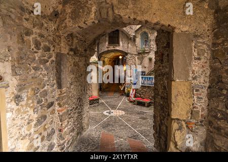 Nel centro storico di Dolceacqua, Liguria, Italia, Europa Foto Stock