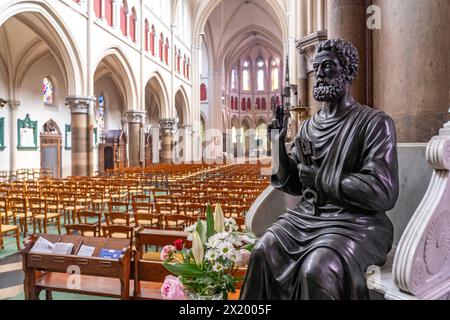 Interno della chiesa di Saint Pierre a Calais, Francia Foto Stock