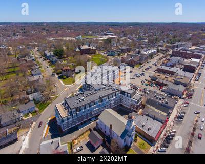 Vista aerea del centro storico di Wakefield su Main Street a Wakefield, Massachusetts, Massachusetts, Stati Uniti. Foto Stock