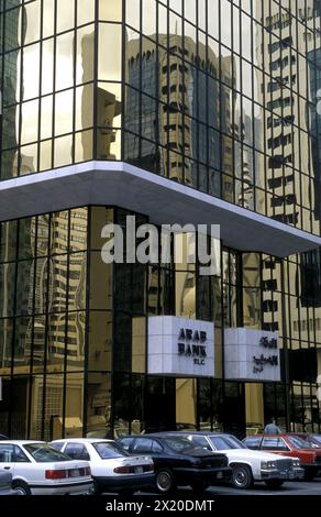 La Banca Araba nel centro di Abu Dhabi nel 1996, Emirati Arabi Uniti Foto Stock