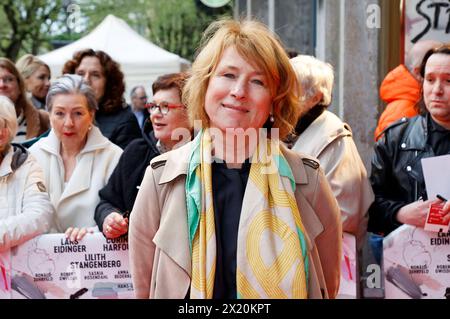 Corinna Harfouch bei der Premiere des Kinofilms Sterben in der Lichtburg. Essen, 18.04.2024 *** Corinna Harfouch alla prima del film Sterben in the Lichtburg Essen, 18 04 2024 foto:XT.xSchröerx/xFuturexImagex sterben essen 4420 Foto Stock