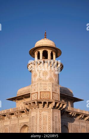 Vista parziale della Tomba di i'timād-ud-Daulah, Agra, Uttar Pradesh, India Foto Stock