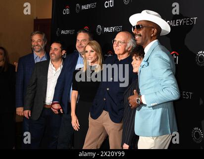 HOLLYWOOD, CALIFORNIA - 18 APRILE: (L-R) Judd Apatow, Jeff Garlin, Cheryl Hines, Jeff Schaffer, Jeff Garlin, Larry David, Susie Essman e J.B. Smoove Foto Stock