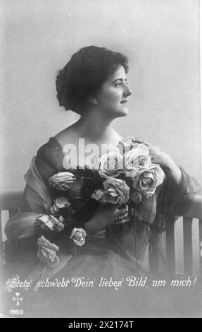 Persone, donne, donne con fiori, che dicono: "Sempre la tua foto è fluttuante intorno a me, ULTERIORI DIRITTI-CLEARANCE-INFO-NOT-AVAILABLE Foto Stock